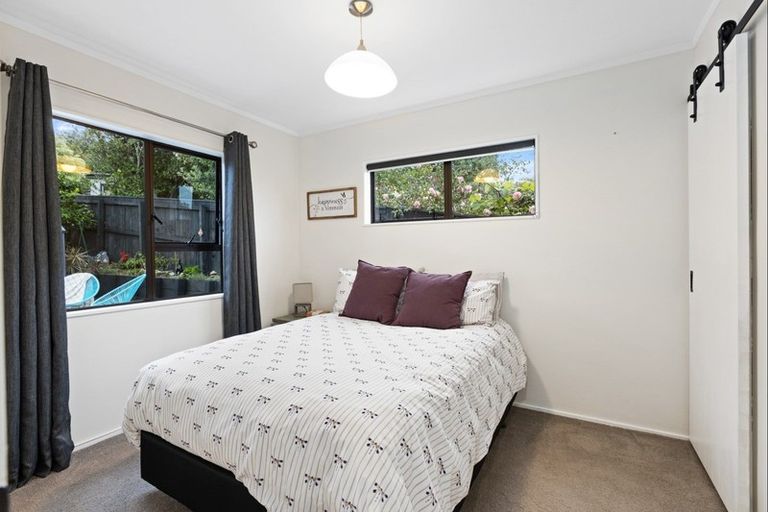 Photo of property in 5b Kauri Road, Stanmore Bay, Whangaparaoa, 0932
