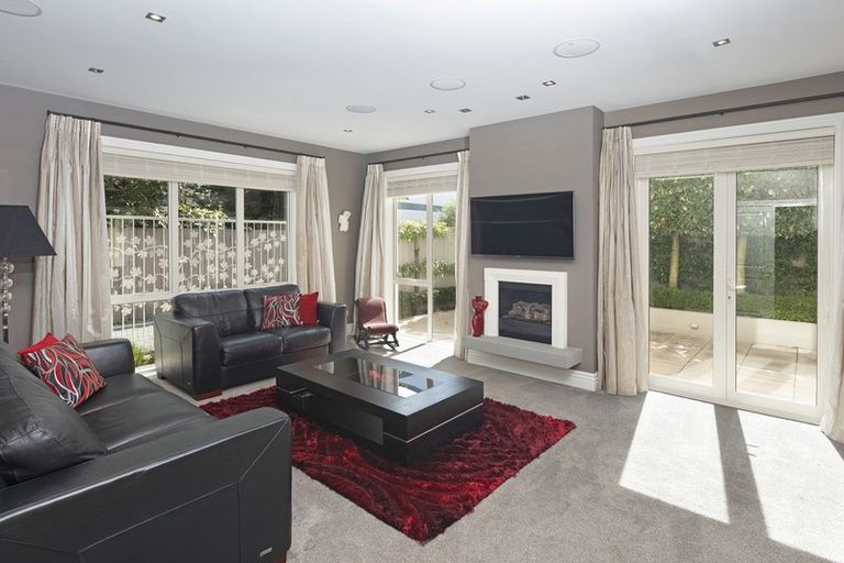 Photo of property in 103 Aikmans Road, Merivale, Christchurch, 8014