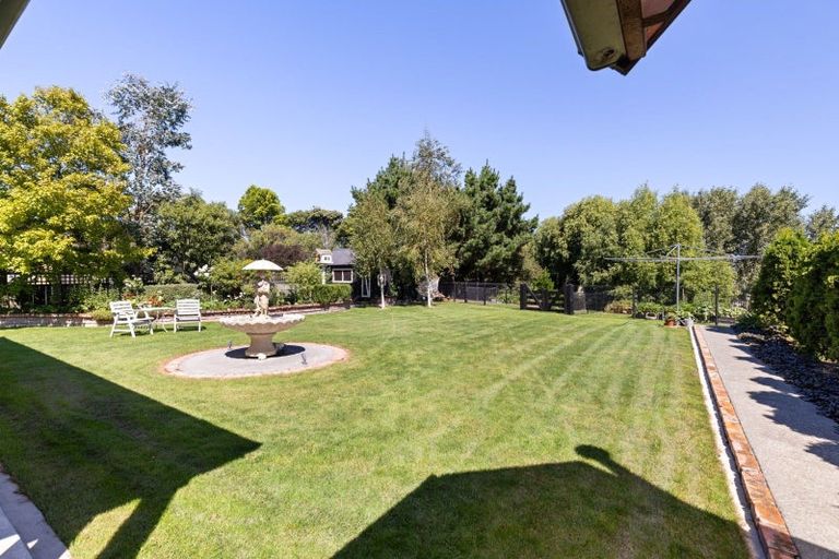 Photo of property in 33 Royal Oak Drive, Kelvin Grove, Palmerston North, 4414