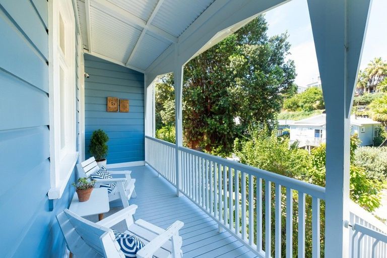 Photo of property in 8 Burns Road, Hospital Hill, Napier, 4110