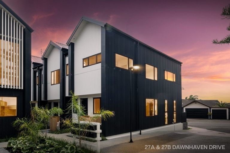 Photo of property in 27a Dawnhaven Drive, Te Atatu Peninsula, Auckland, 0610