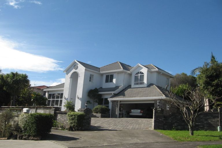 Photo of property in 12 Eske Place, Highland Park, Auckland, 2010