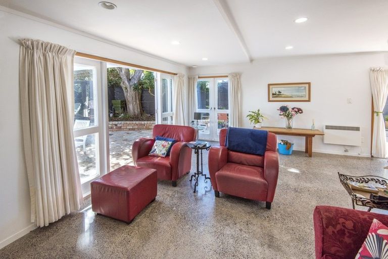 Photo of property in 8a Wicklow Road, Narrow Neck, Auckland, 0622