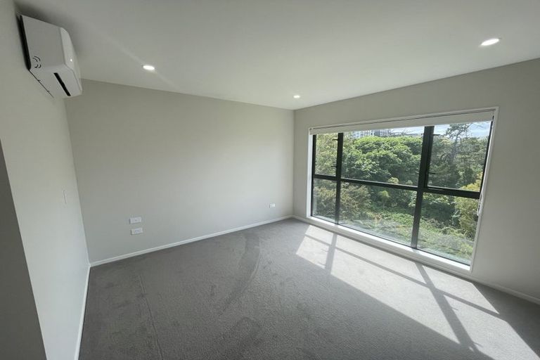 Photo of property in 2/10b Huka Road, Birkenhead, Auckland, 0626