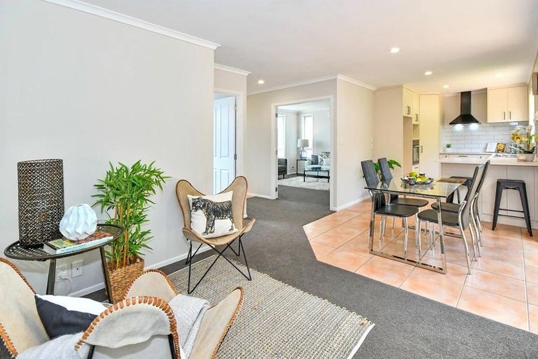 Photo of property in 10 Mt Lebanon Crescent, The Gardens, Auckland, 2105