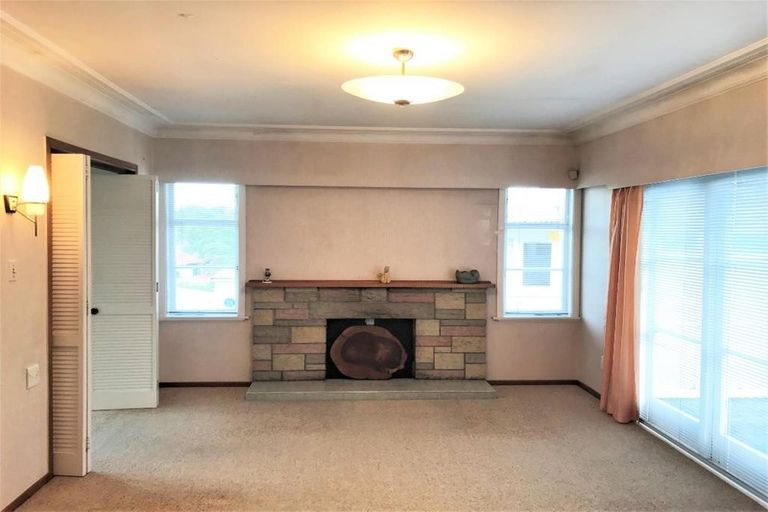 Photo of property in 37 St Leonards Road, Kelston, Auckland, 0602