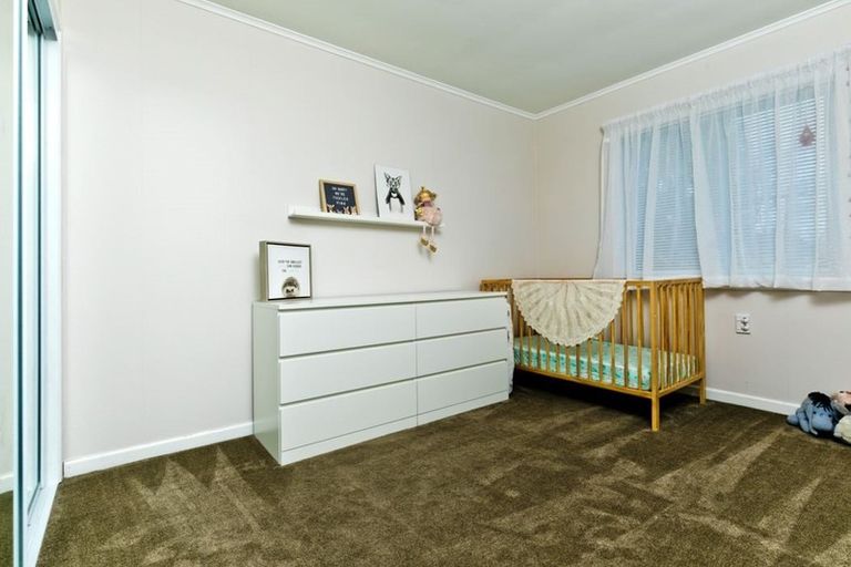 Photo of property in 1/123 Millbrook Road, Sunnyvale, Auckland, 0612