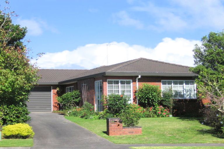 Photo of property in 11 Dunn Place, Farm Cove, Auckland, 2010