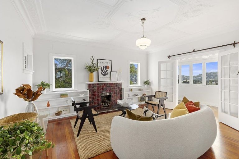 Photo of property in 86 Nicholson Road, Khandallah, Wellington, 6035