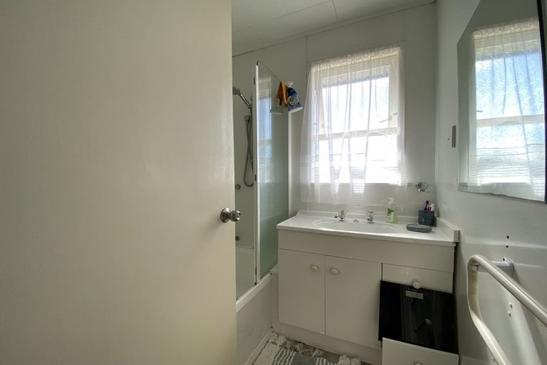 Photo of property in 27 Astor Place, Manurewa, Auckland, 2102