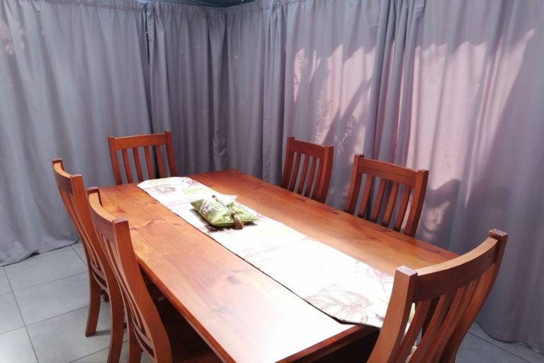 Photo of property in 60 Glendene Avenue, Glendene, Auckland, 0602