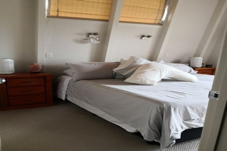 Photo of property in 2/8 Theodora Place, Mairangi Bay, Auckland, 0630