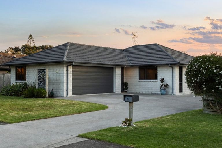 Photo of property in 15 Ian Place, Waihi Beach, 3611