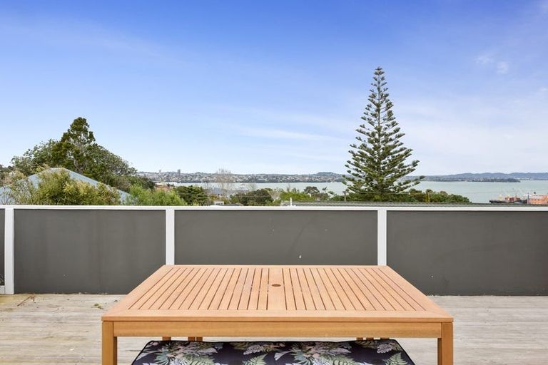 Photo of property in 73 Palmerston Road, Birkenhead, Auckland, 0626