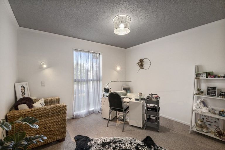 Photo of property in 9 Webb Avenue, Levin, 5510