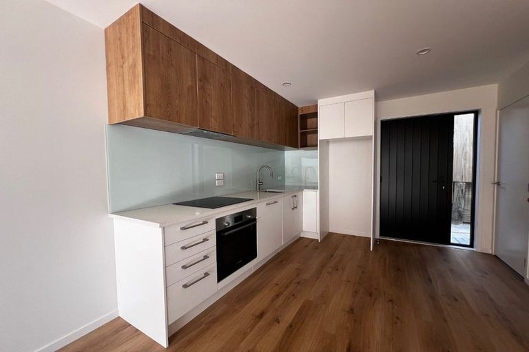 Photo of property in 5/21 Divich Avenue, Te Atatu South, Auckland, 0610