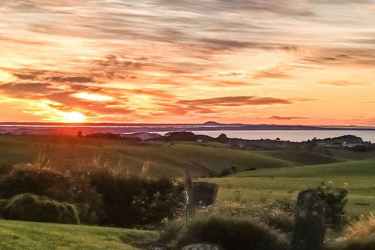 Photo of property in 601 Cable Bay Block Road, Cable Bay, 0420