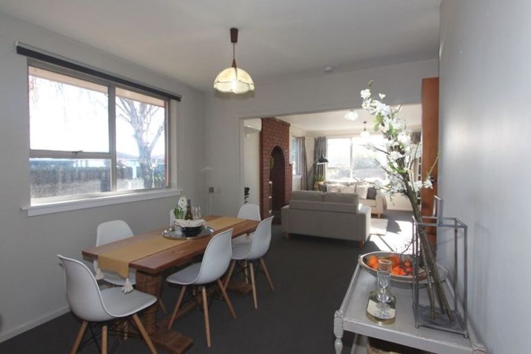 Photo of property in 21 Inwoods Road, Parklands, Christchurch, 8083