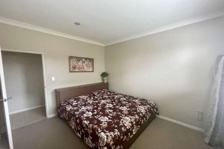 Photo of property in 28 Kaseng Place, East Tamaki Heights, Auckland, 2016