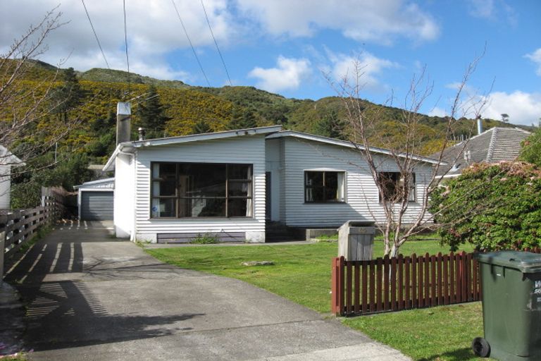 Photo of property in 65 Peel Place, Wainuiomata, Lower Hutt, 5014