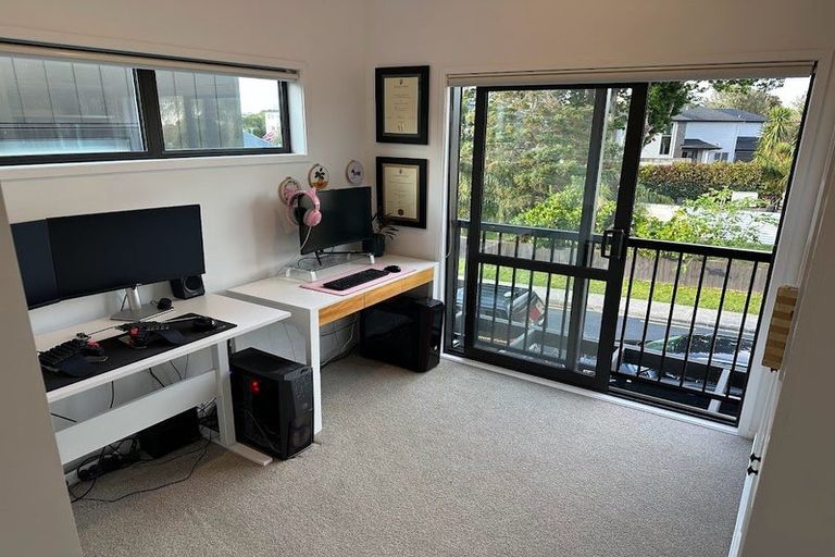 Photo of property in 1a Shamrock Lane, Te Atatu Peninsula, Auckland, 0610