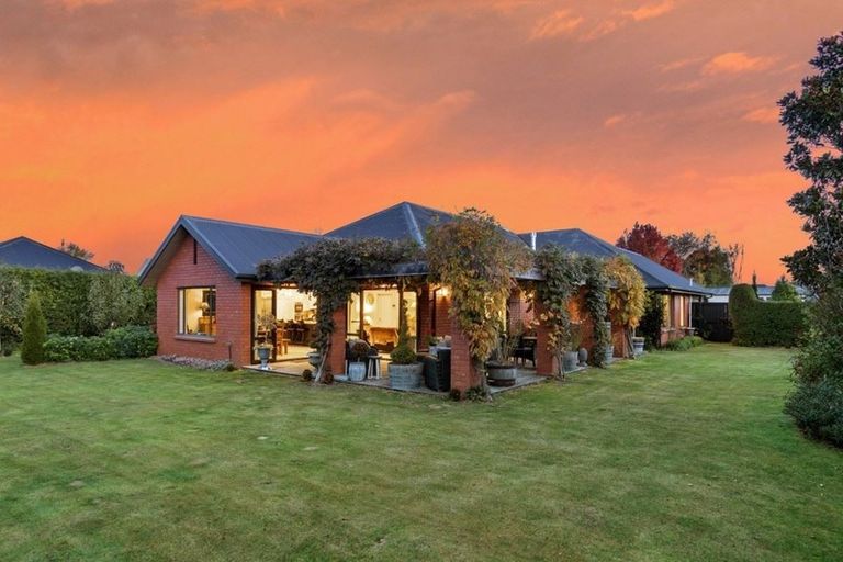 Photo of property in 6 Meadowcroft Lane, Harewood, Christchurch, 8051