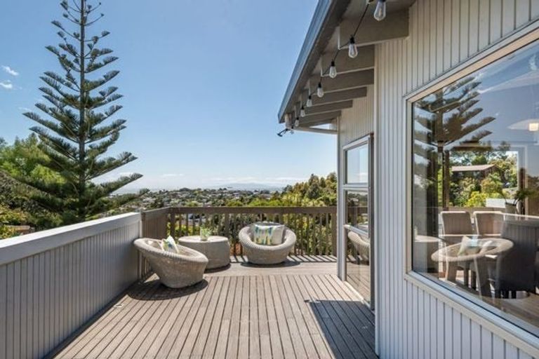 Photo of property in 9 Malters Place, Browns Bay, Auckland, 0630