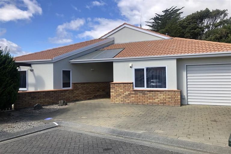 Photo of property in 11 Lakeside Villas, Whitby, Porirua, 5024