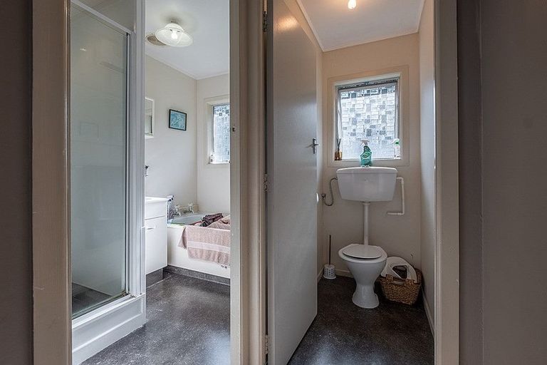 Photo of property in 2 Shaldon Crescent, Blagdon, New Plymouth, 4310