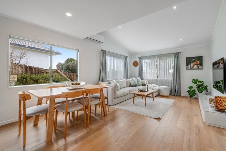 Photo of property in 28 Barbados Drive, Unsworth Heights, Auckland, 0632