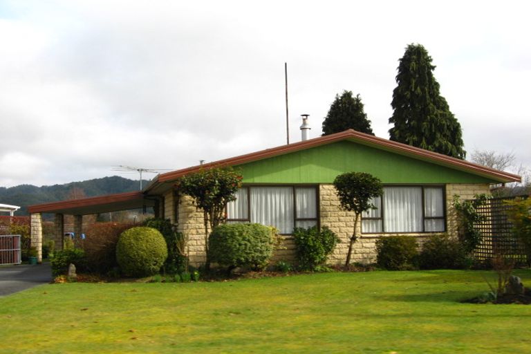 Photo of property in 4 Crampton Road, Reefton, 7830