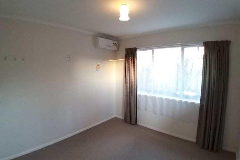 Photo of property in 2/18 Carriage Close, Northpark, Auckland, 2013