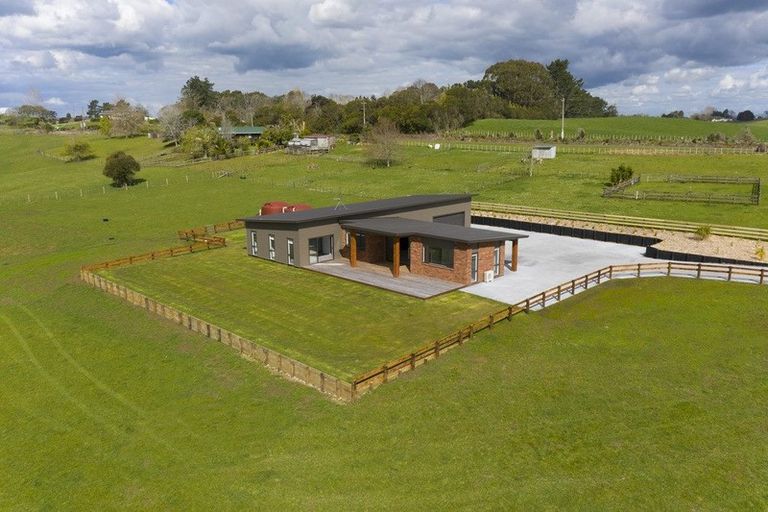 Photo of property in 80 Brewster Road, Pukekawa, Tuakau, 2696