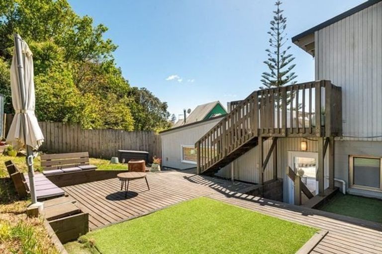 Photo of property in 9 Malters Place, Browns Bay, Auckland, 0630