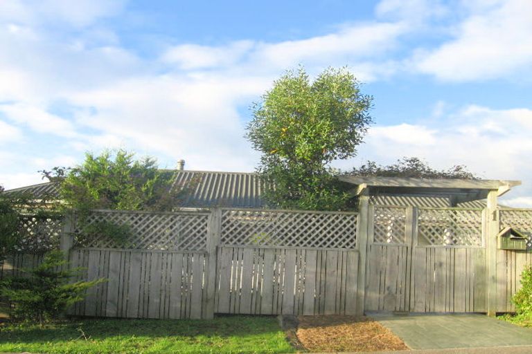 Photo of property in 1 Ordley Grove, Tawa, Wellington, 5028