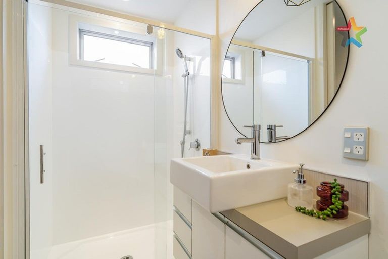 Photo of property in 18 Otonga Heights, Maungaraki, Lower Hutt, 5010