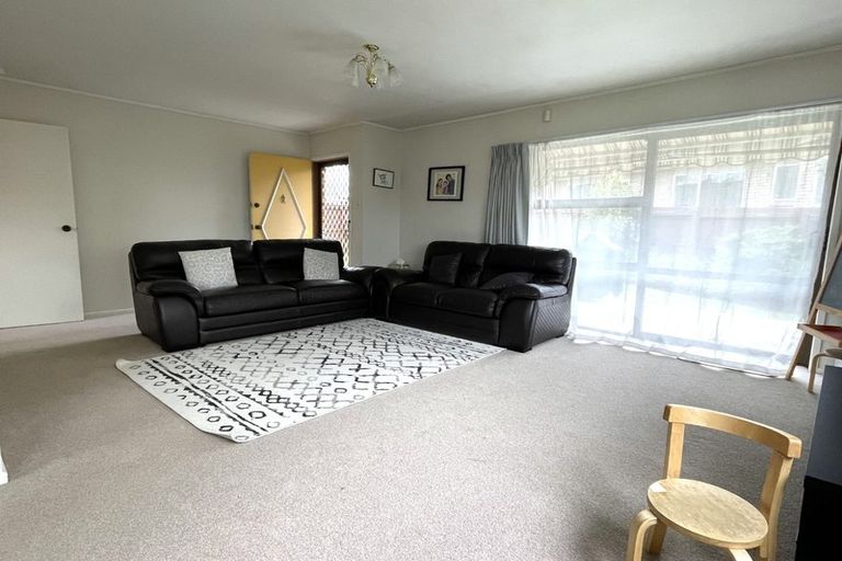 Photo of property in 2/4267 Great North Road, Glendene, Auckland, 0602