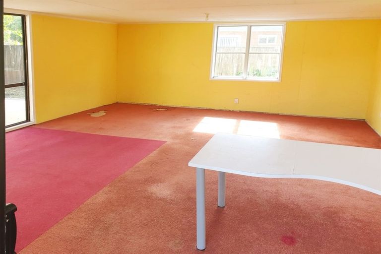 Photo of property in 2/25 Garelja Road, Henderson, Auckland, 0612