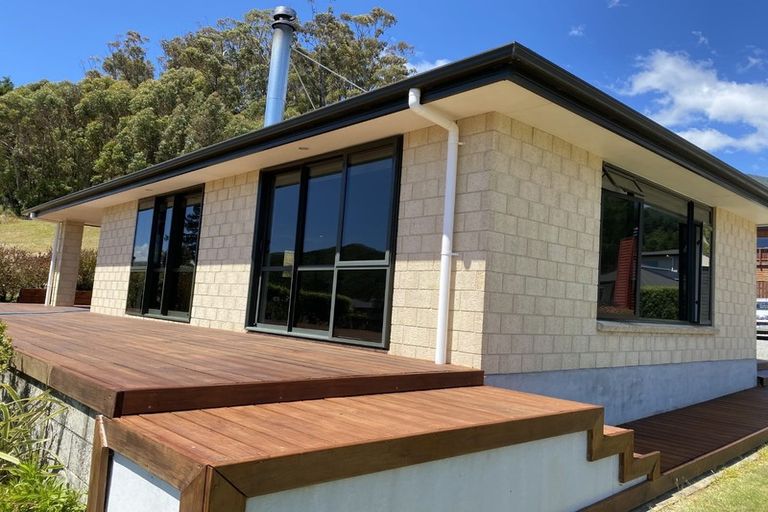 Photo of property in 10 Pukeko Place, Picton, 7220