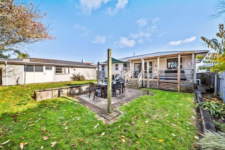 Photo of property in 16 Caplen Street, Hawera, 4610