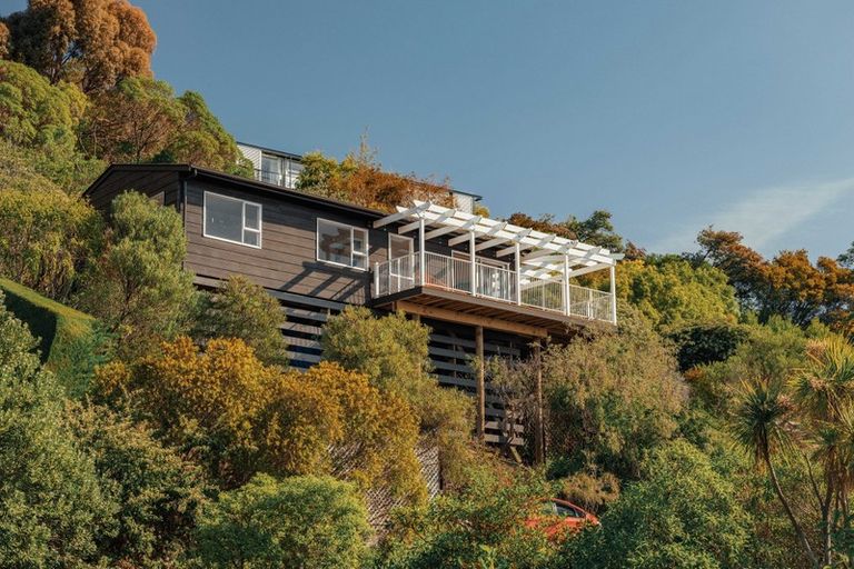 Photo of property in 16 Osmond Lane, Mount Pleasant, Christchurch, 8081