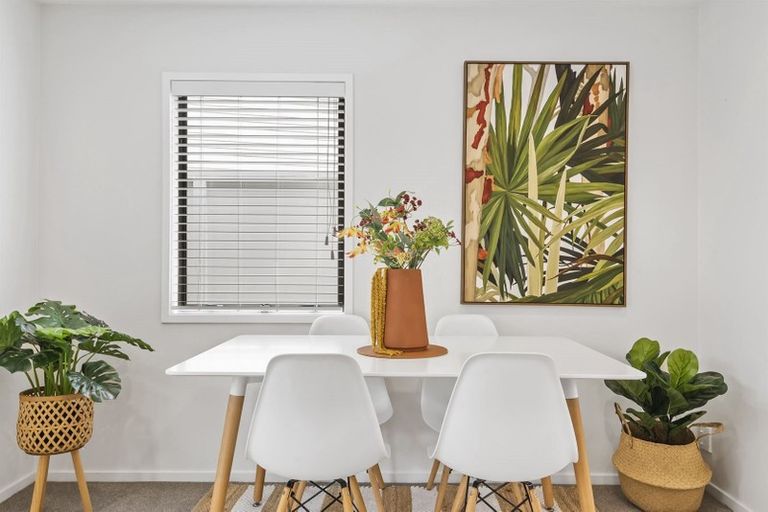 Photo of property in 2/88 Lauderdale Road, Birkdale, Auckland, 0626