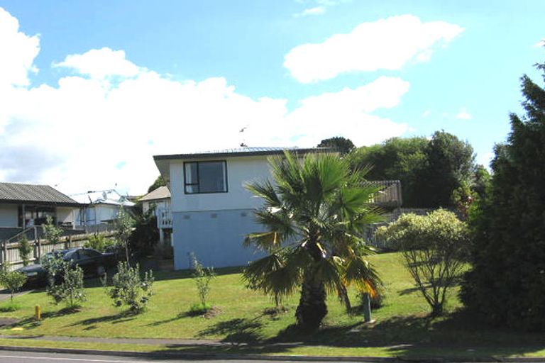 Photo of property in 25 Caribbean Drive, Unsworth Heights, Auckland, 0632