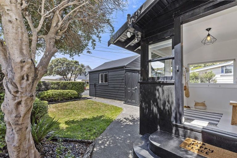 Photo of property in 20 Mantell Street, Seatoun, Wellington, 6022