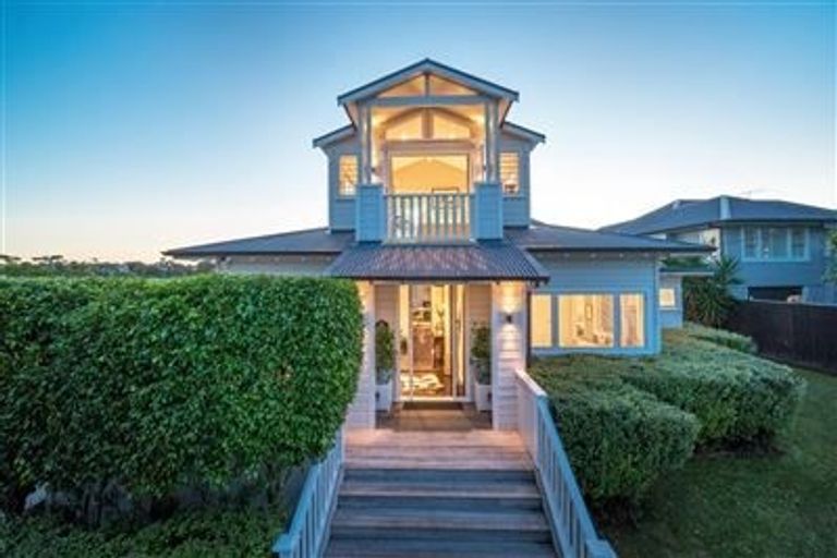 Photo of property in 1/41 Seaview Avenue, Northcote, Auckland, 0627