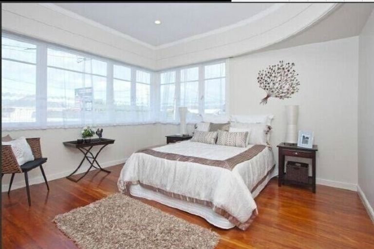 Photo of property in 57 Hayr Road, Three Kings, Auckland, 1042