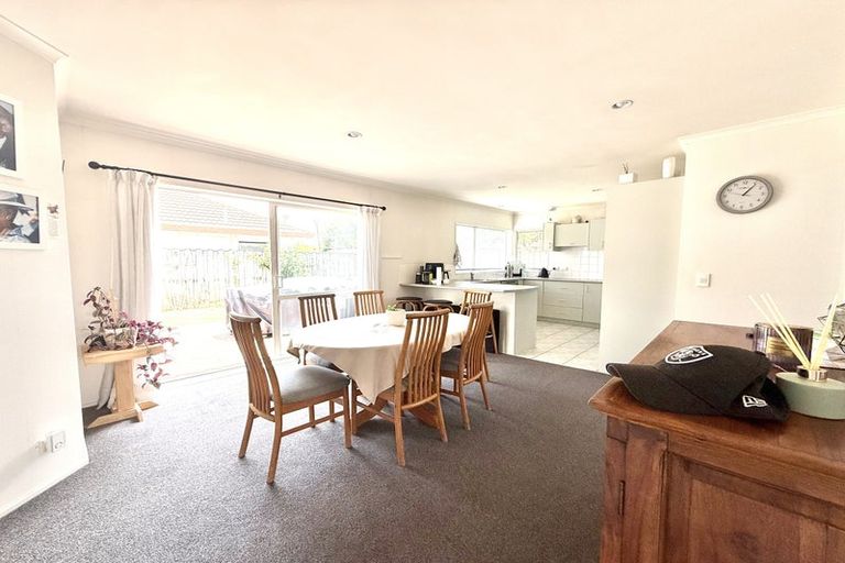 Photo of property in 1/11 Keswick Close, Northpark, Auckland, 2013