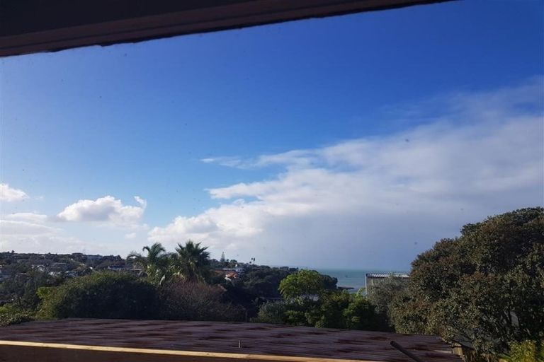 Photo of property in 15 Scarboro Terrace, Murrays Bay, Auckland, 0630