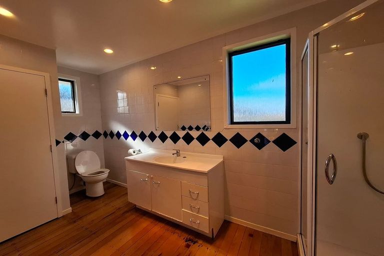 Photo of property in 22a Kirrie Avenue, Te Atatu South, Auckland, 0610