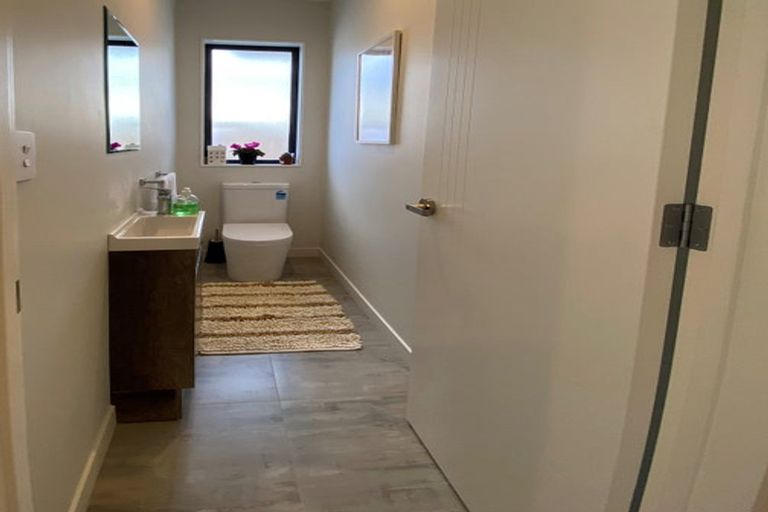 Photo of property in 14 Vinistra Road, Kumeu, 0810